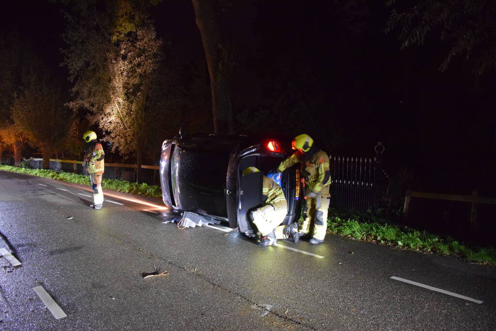 Auto belant op zijkant
