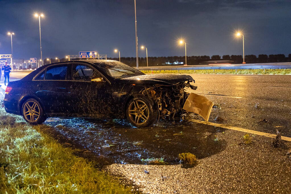 Taxi flink beschadigd bij ongeval op snelweg