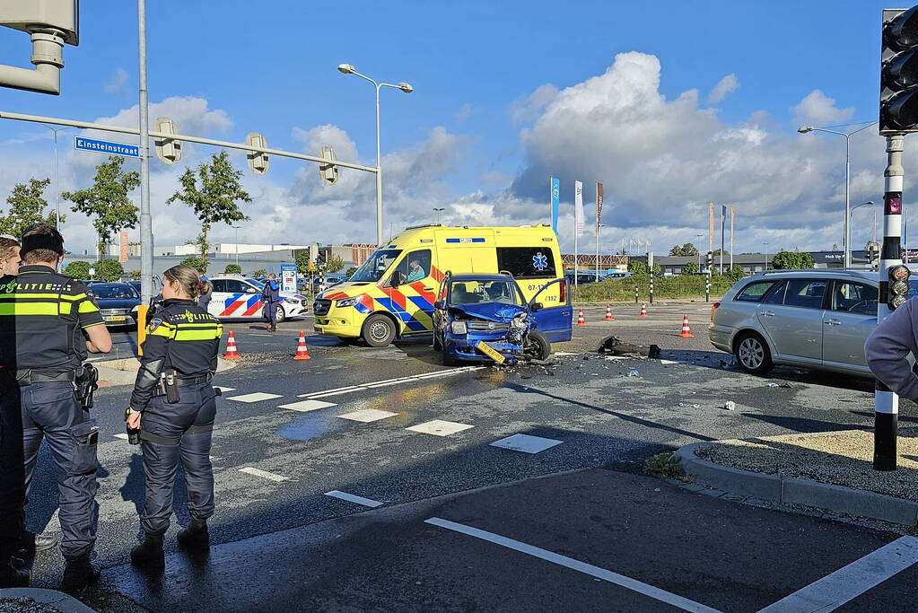 Flinke schade bij aanrijding op kruising