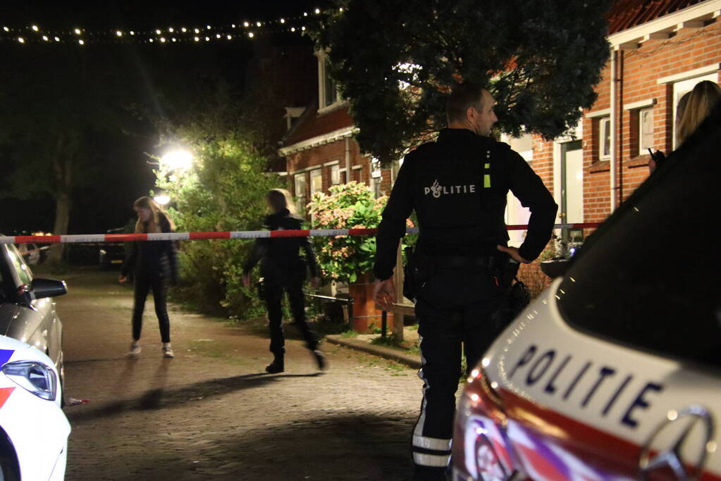 Straat afgesloten na schietpartij, gewonde naar ziekenhuis