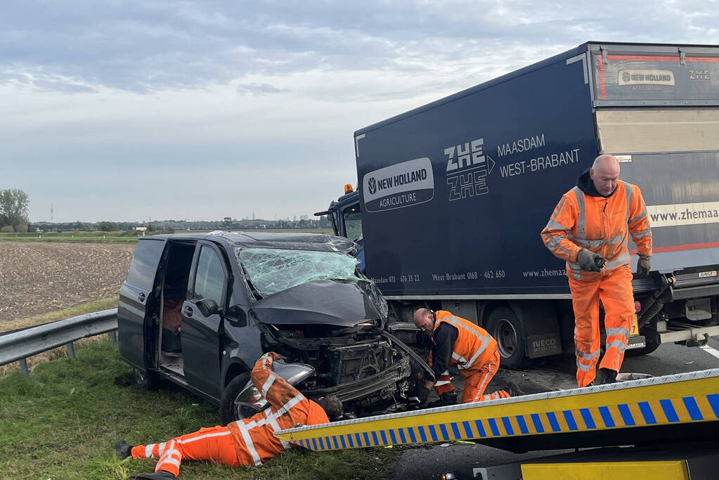 Persoon zwaargewond bij ernstig ongeval