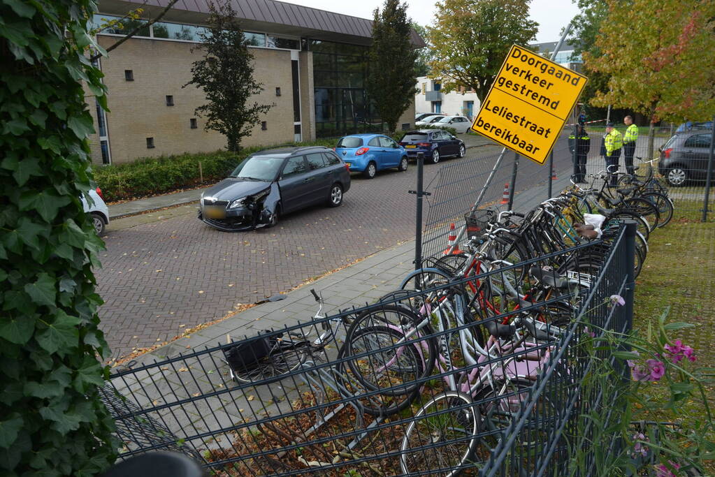 Politie verricht onderzoek nadat fietser geschept is