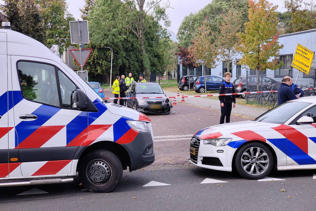 Politie verricht onderzoek nadat fietser geschept is