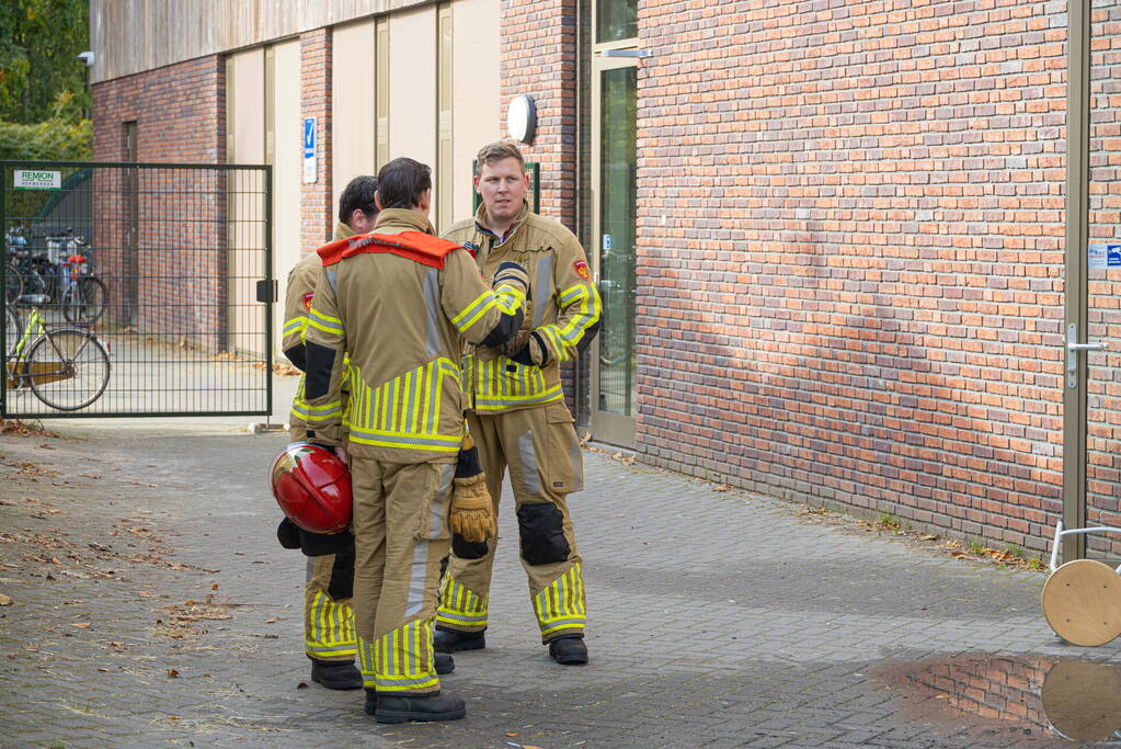 Stapelpapier vliegt in brand Yuverta college