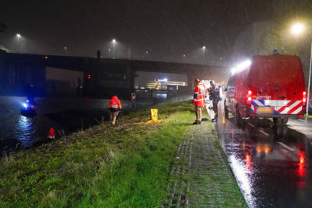 Trauma team ingezet voor Voertuig te water