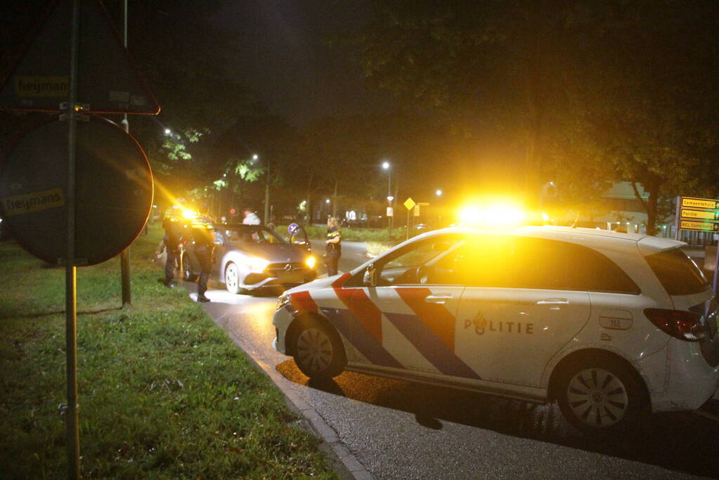 Airbags afgegaan door botsing tegen stoeprand