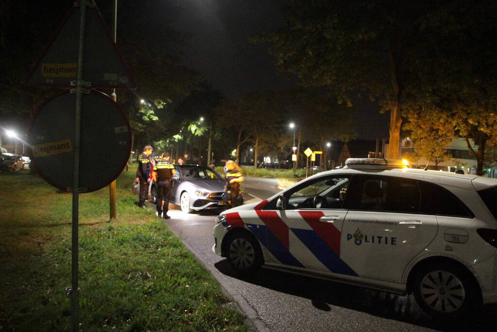 Airbags afgegaan door botsing tegen stoeprand