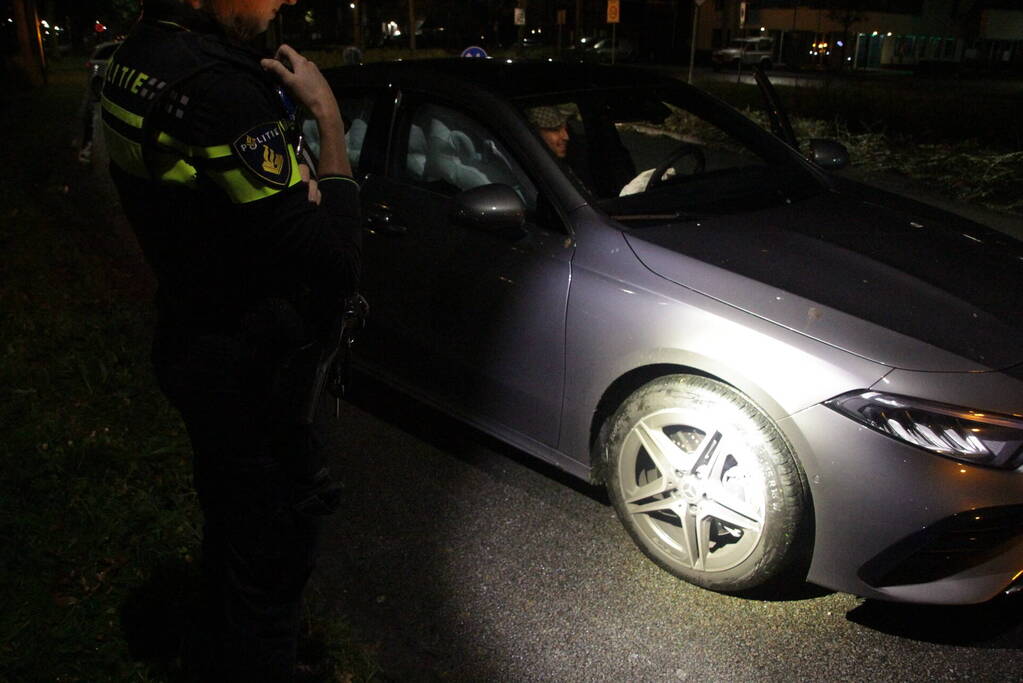 Airbags afgegaan door botsing tegen stoeprand