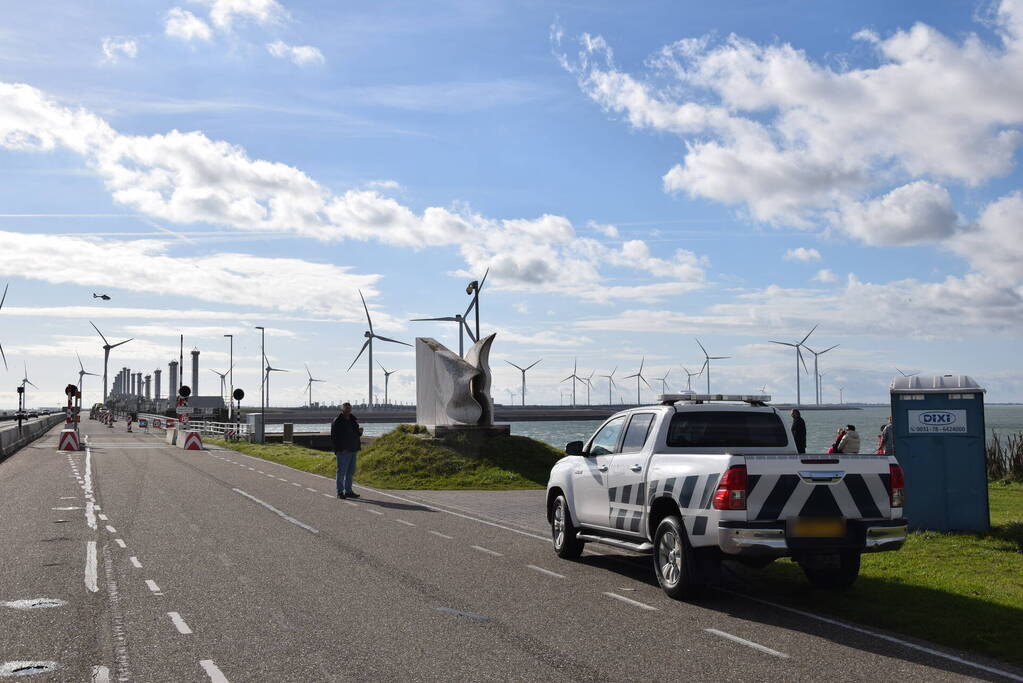 Grote zoekactie nadat stropers van Oosterscheldekering klimmen