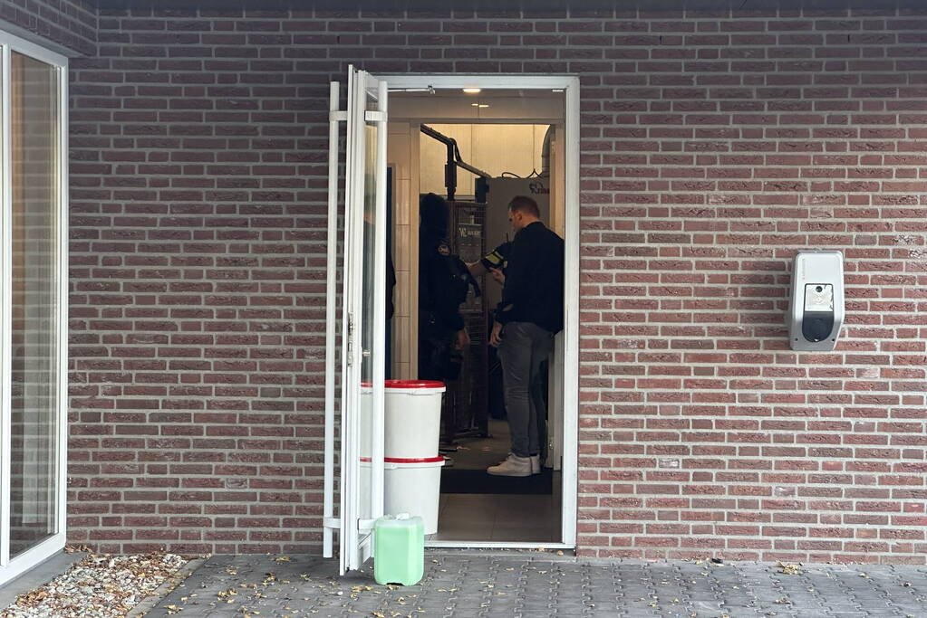 Speciaal politieteam valt pand binnen