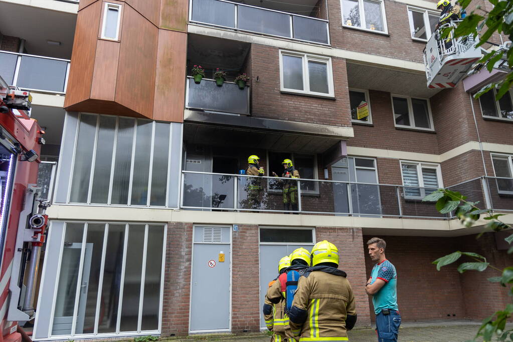 Persoon overleden bij woningbrand
