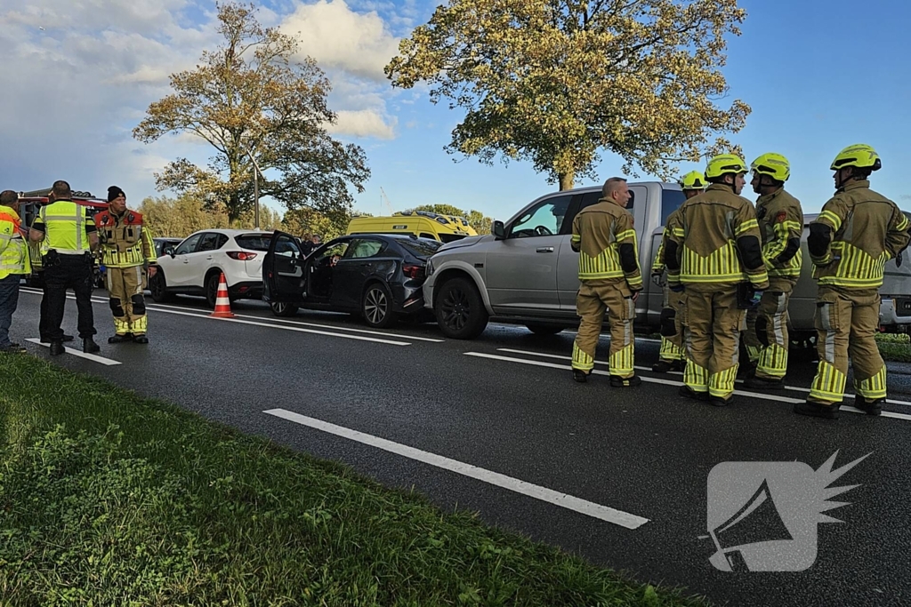 Meerdere auto's en vrachtwagen betrokken bij kettingbotsing