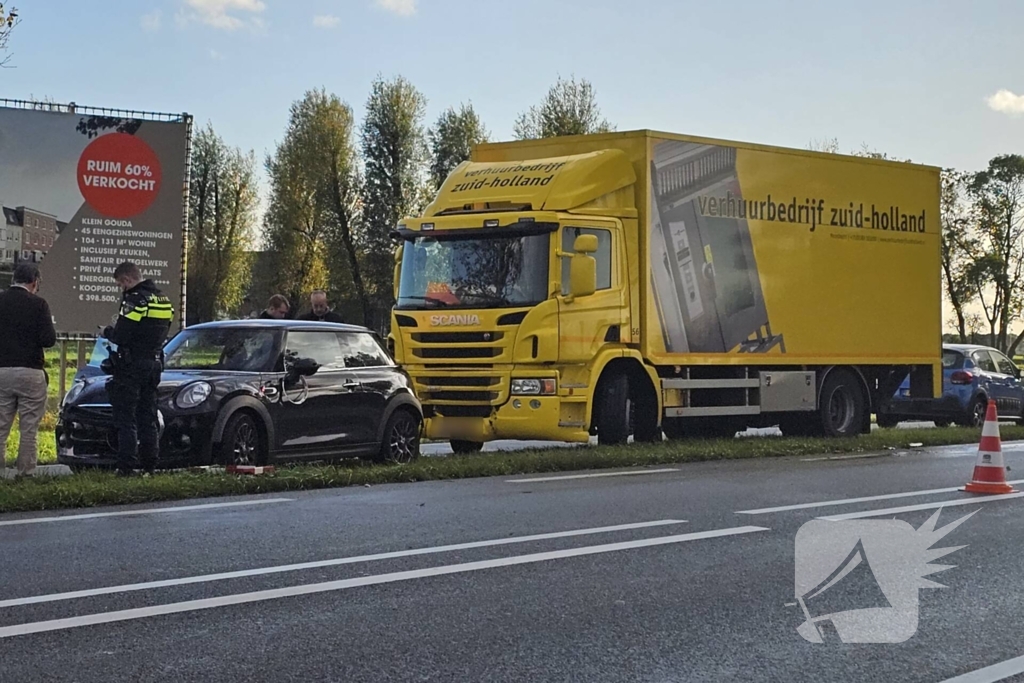 Meerdere auto's en vrachtwagen betrokken bij kettingbotsing