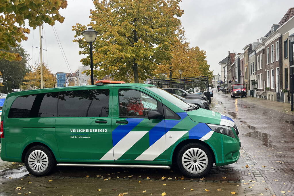 Plezierjacht maakt water en dreigt te zinken