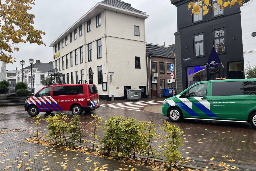 Plezierjacht maakt water en dreigt te zinken