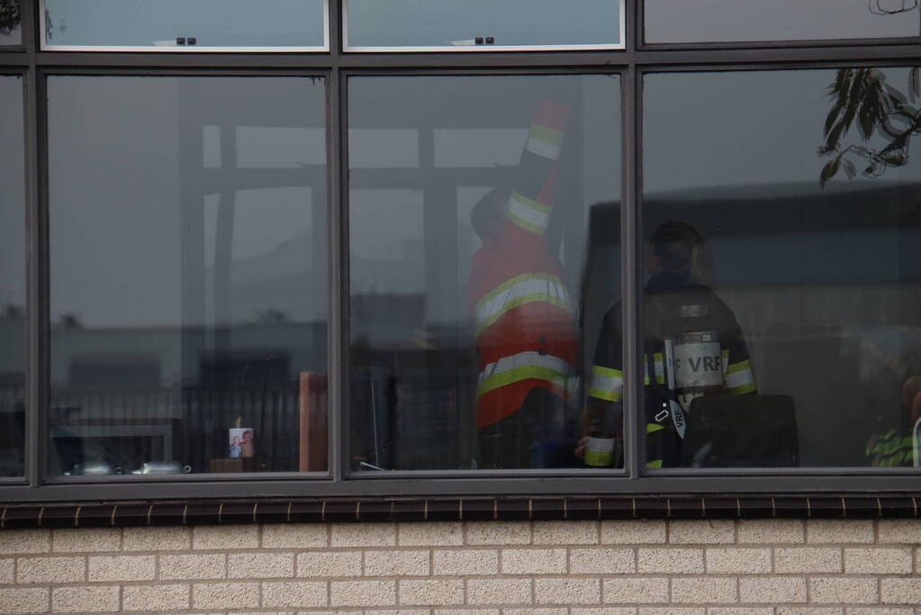 Werknemers ruiken gas in bedrijfspand