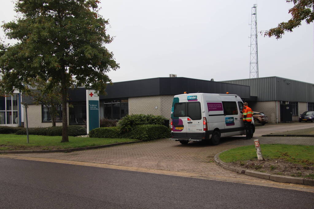 Werknemers ruiken gas in bedrijfspand