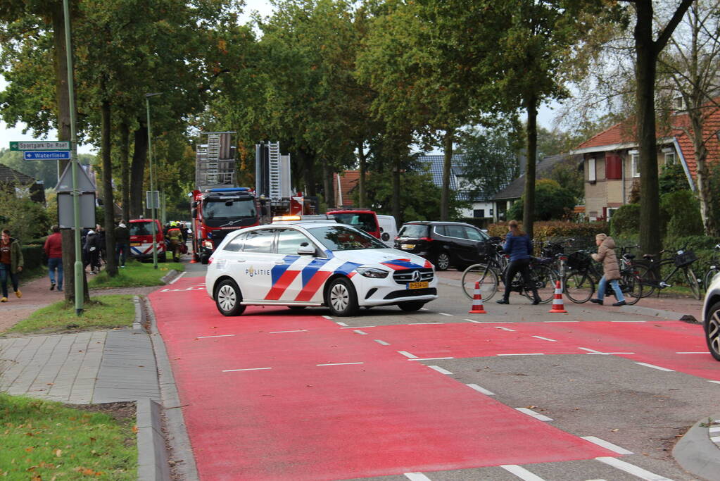 Brand in auto slaat over naar garage