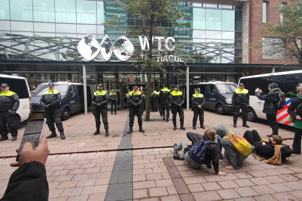Bezetting in het Haags WTC tijdens landelijk woonprotest