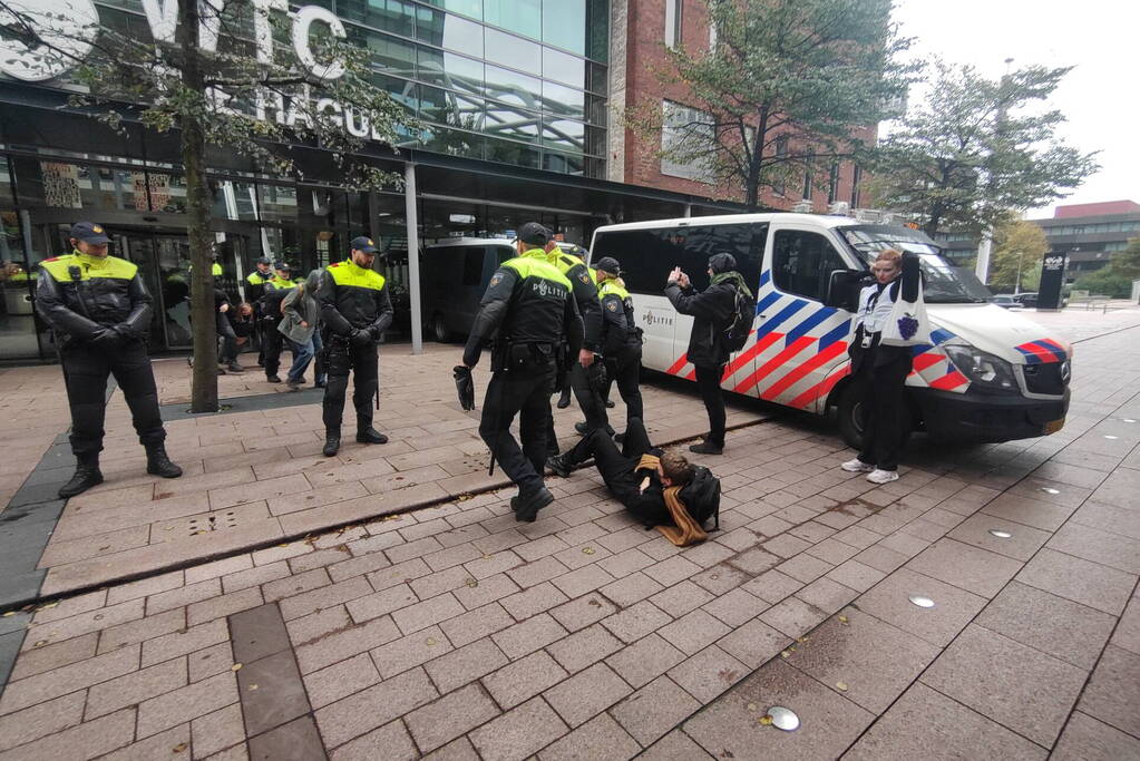 Bezetting in het Haags WTC tijdens landelijk woonprotest