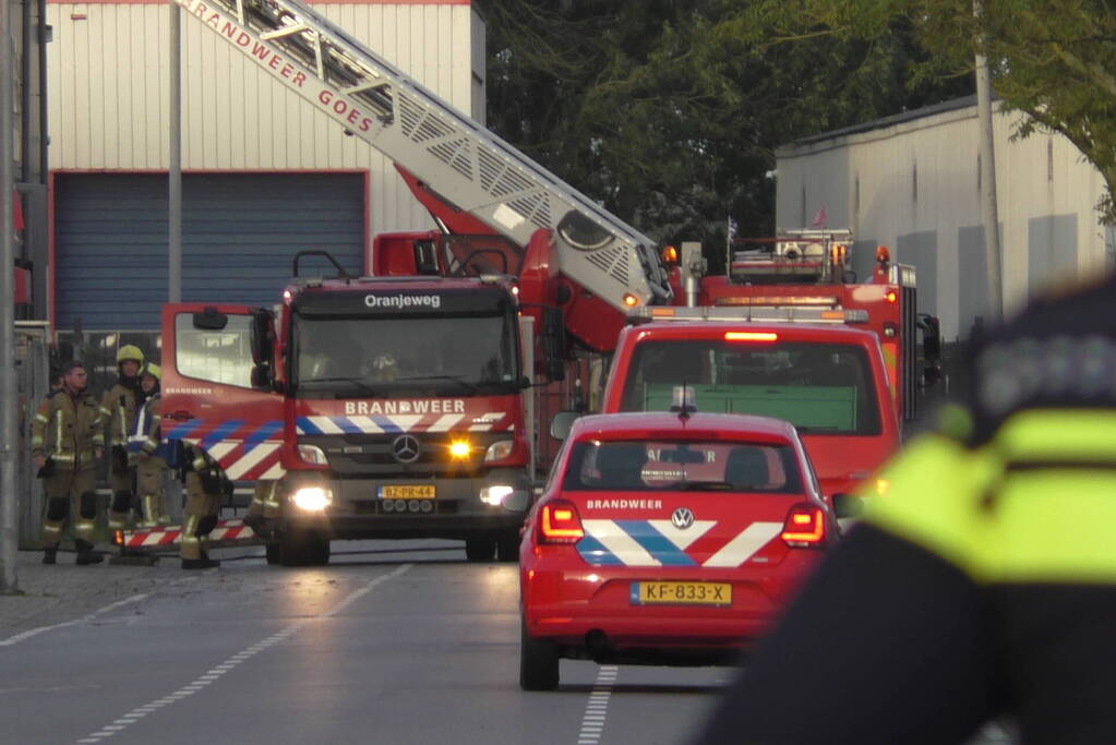 Weg afgesloten door brand