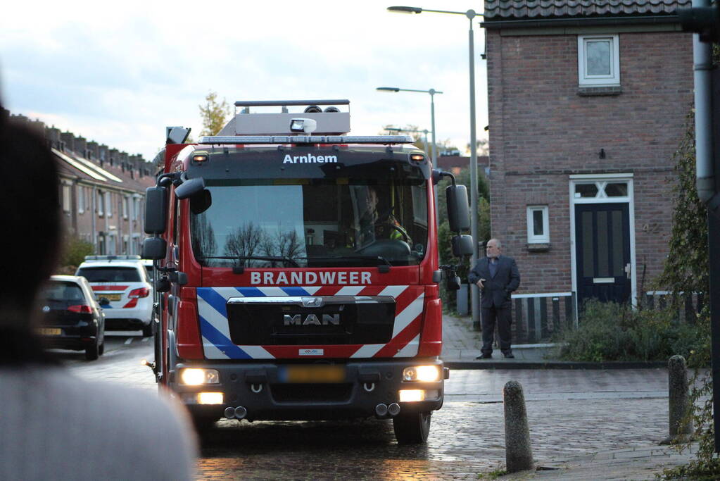 Brandweer controleert flat op mogelijke brand
