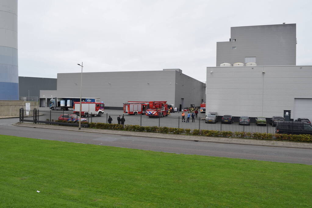 Hulpdiensten groots ingezet voor brand in bedrijfspand