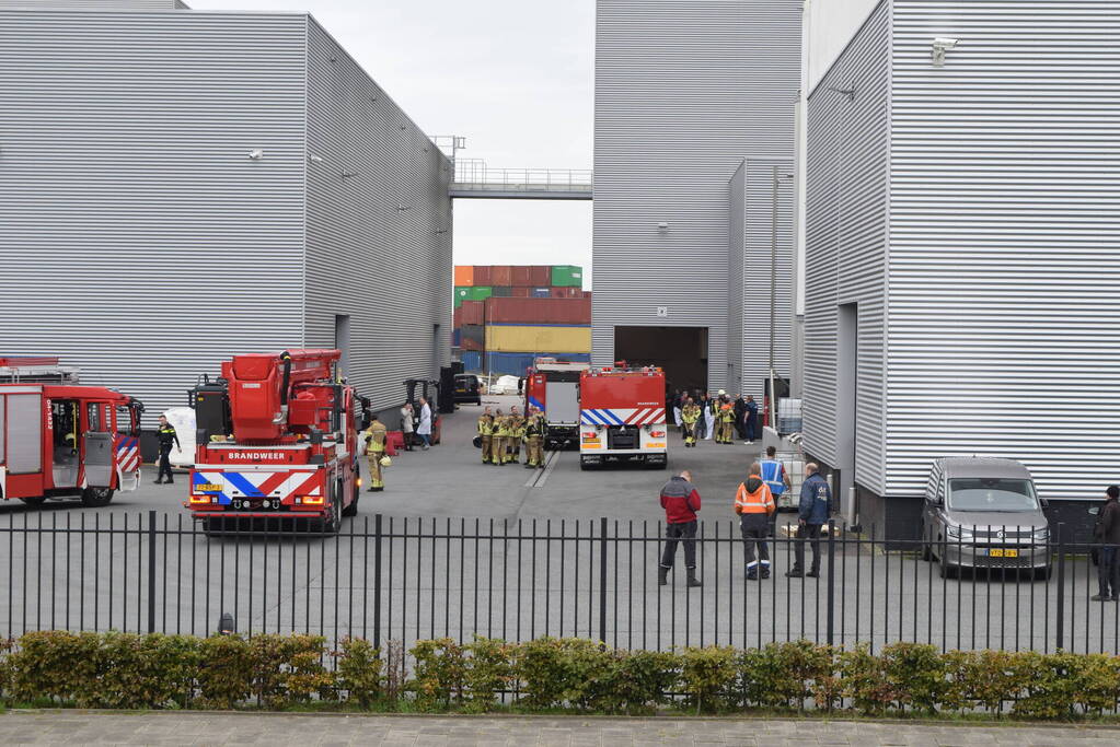 Hulpdiensten groots ingezet voor brand in bedrijfspand