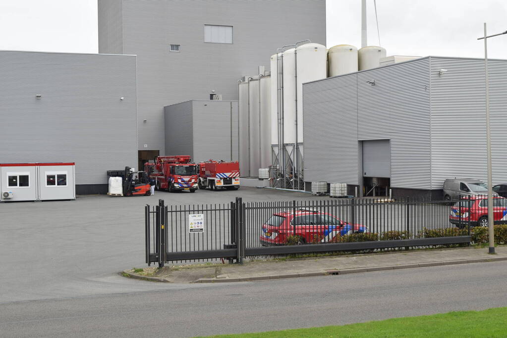Hulpdiensten groots ingezet voor brand in bedrijfspand