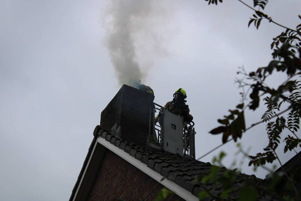 Hevige rookontwikkeling bij schoorsteenbrand