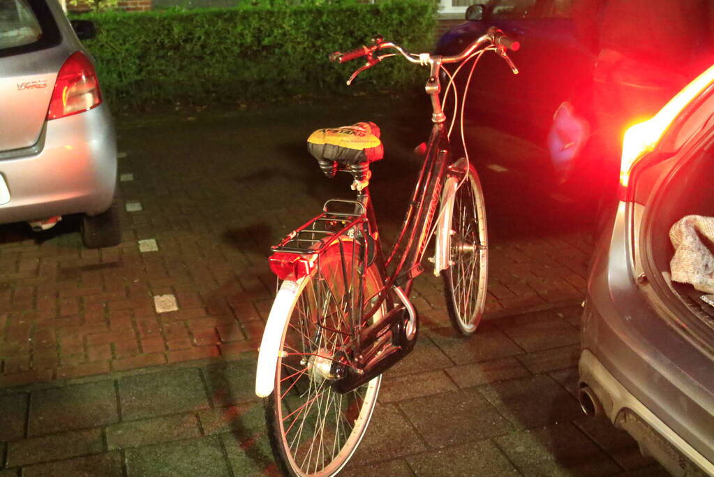 Fietser en bestelbus in botsing