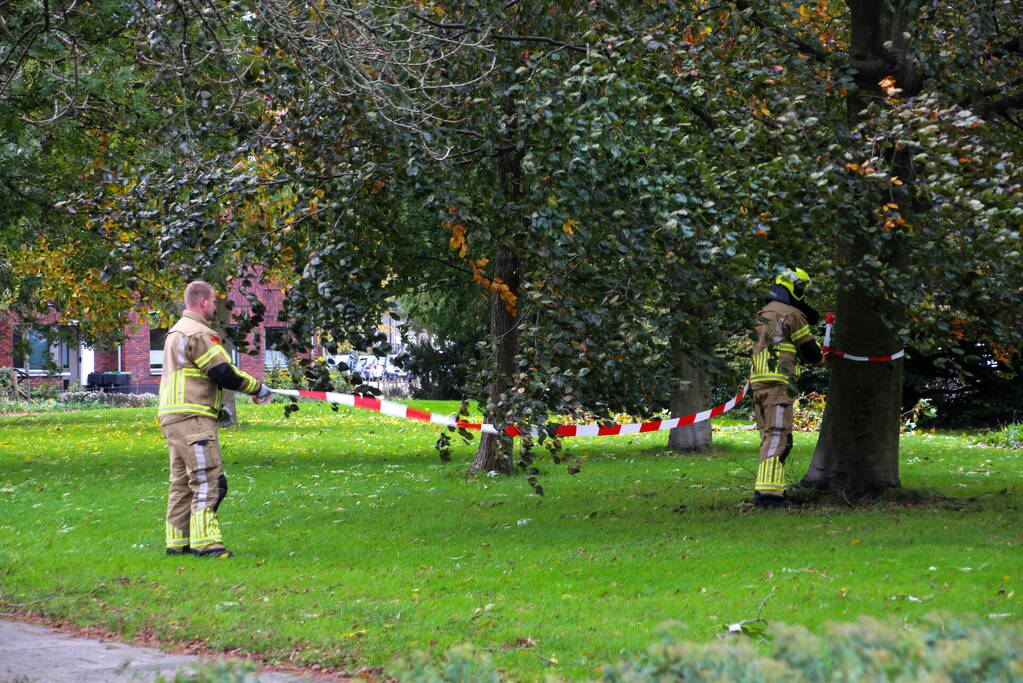 Omgeving afgezet door afgebroken tak