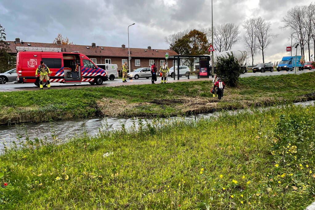 Hulpdiensten ingezet voor een Kinderfiets in het water