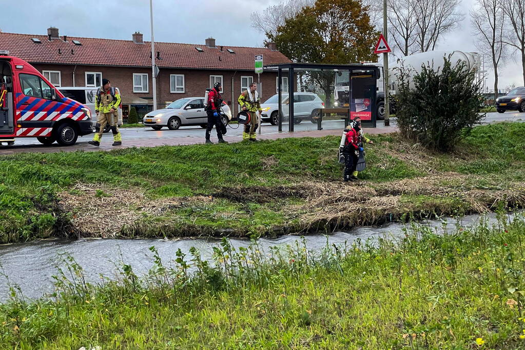Hulpdiensten ingezet voor een Kinderfiets in het water