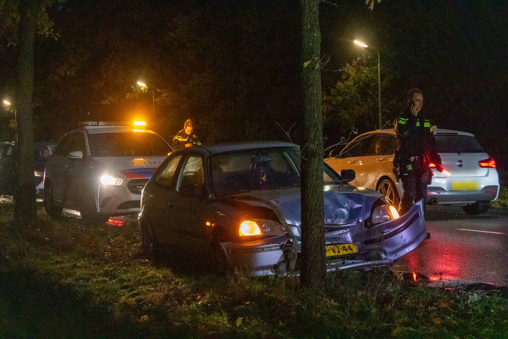 Auto klappen frontaal achterop elkaar