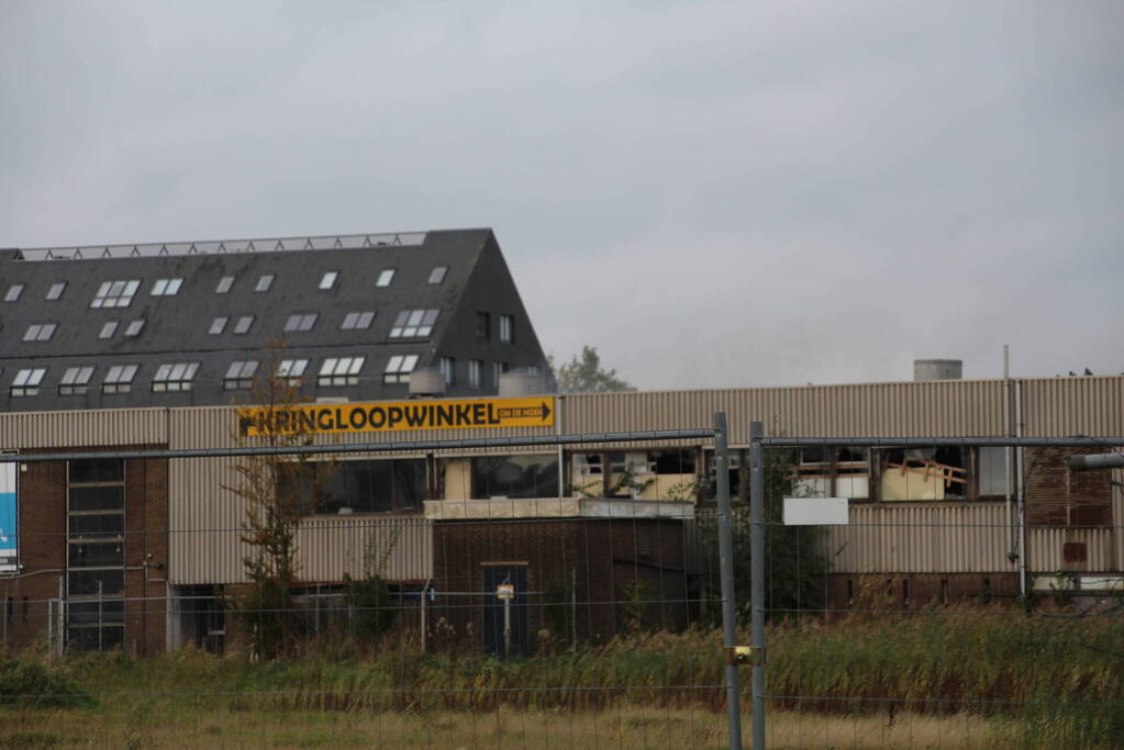 Grote brand in voormalige kringloopwinkel