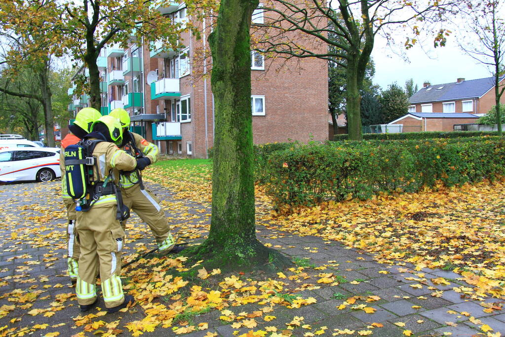 Brandweer verricht onderzoek naar lucht van propaangas