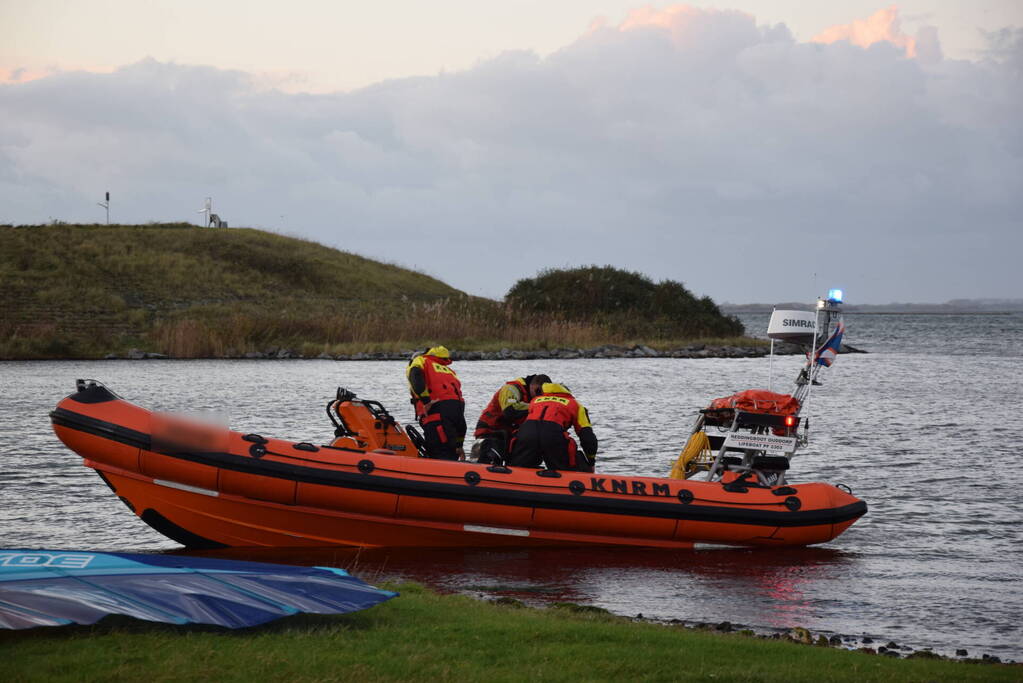 KNRM redt surfer uit Grevelingenmeer
