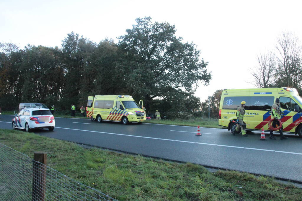 Brandweer knipt slachtoffer uit auto