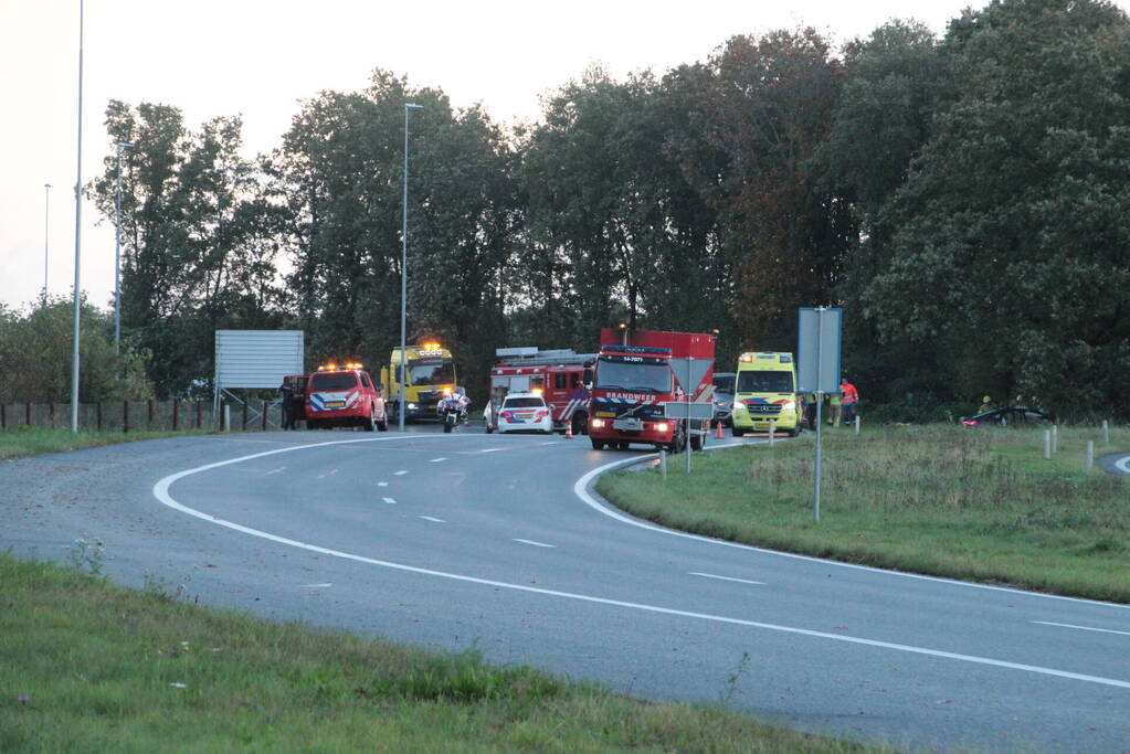 Brandweer knipt slachtoffer uit auto
