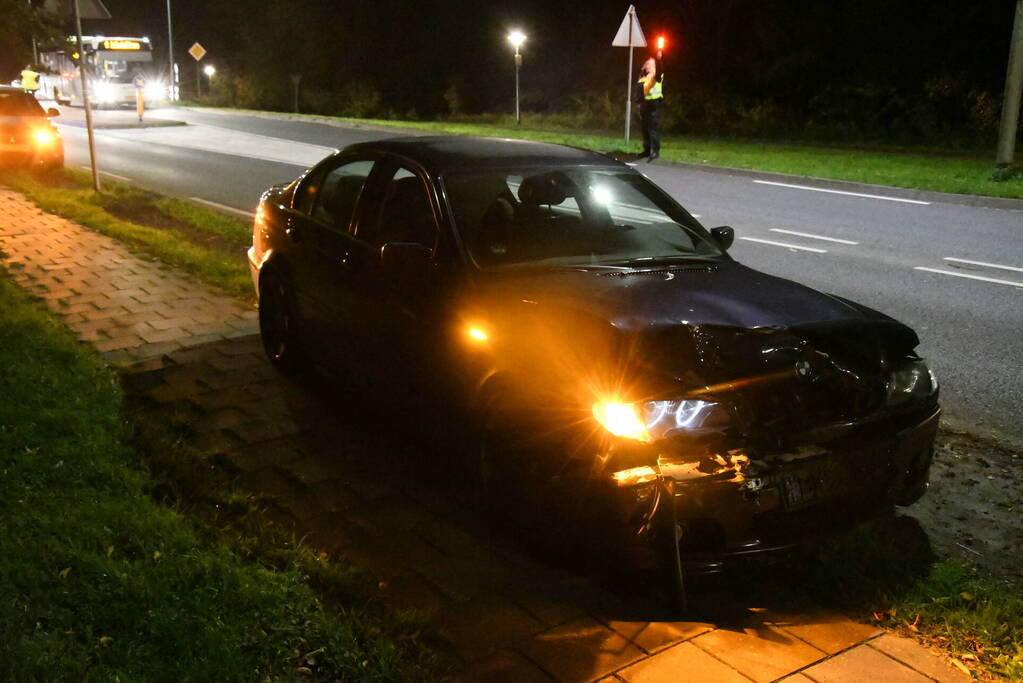 Schade bij aanrijding tussen drie auto's