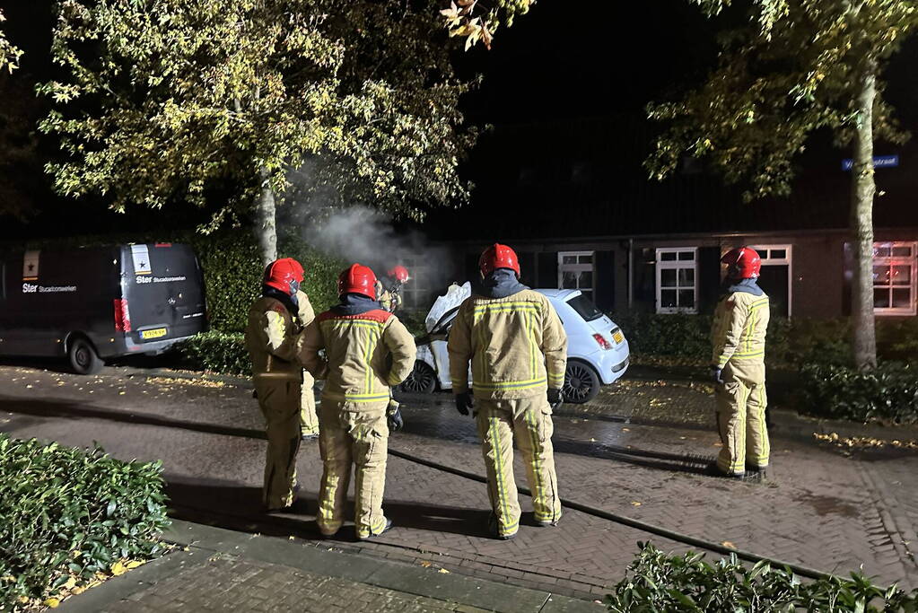 Brandweerman ontdekt tweede autobrand in dorp