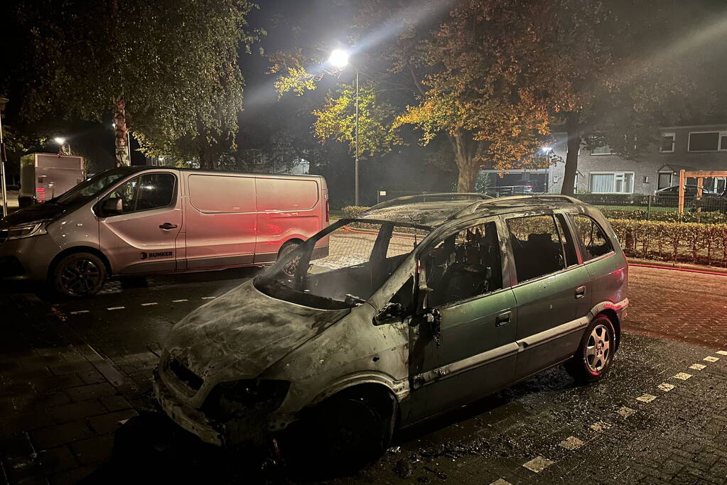 Brandweerman ontdekt tweede autobrand in dorp