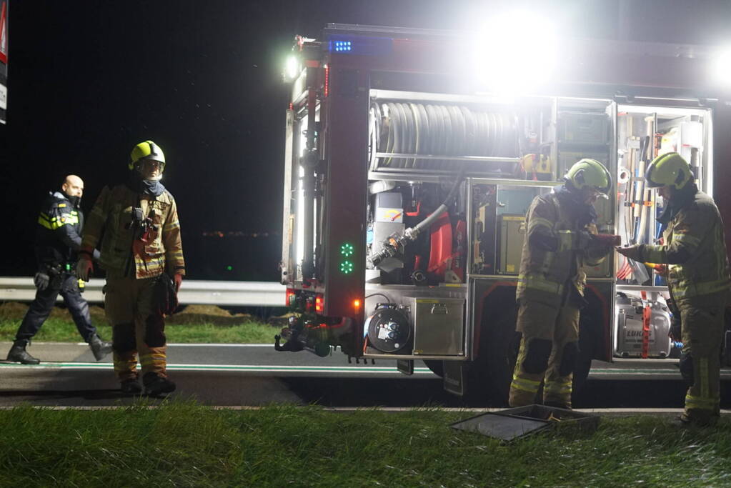 Auto belandt op zijn kop na eenzijdig ongeval