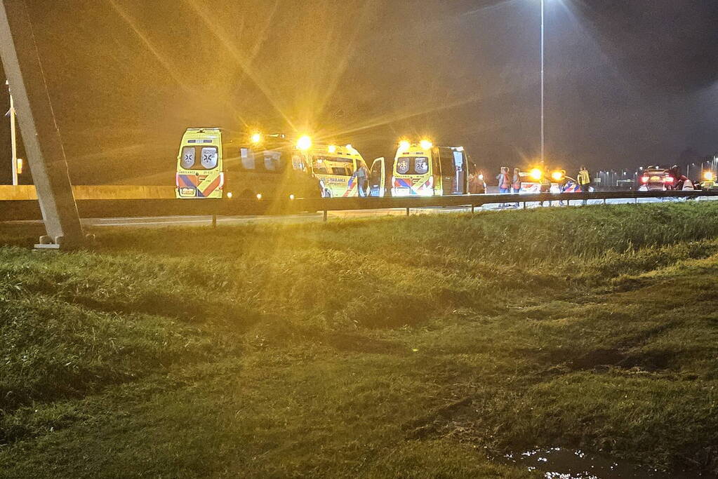 Dodelijk ongeval met meerdere voertuigen, twee aanhoudingen voor rijden onder invloed