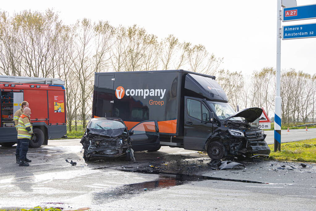 Gewonde bij ongeval tussen auto en bakwagen