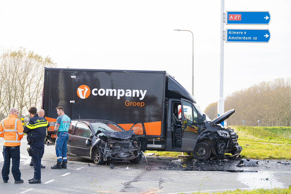 Gewonde bij ongeval tussen auto en bakwagen