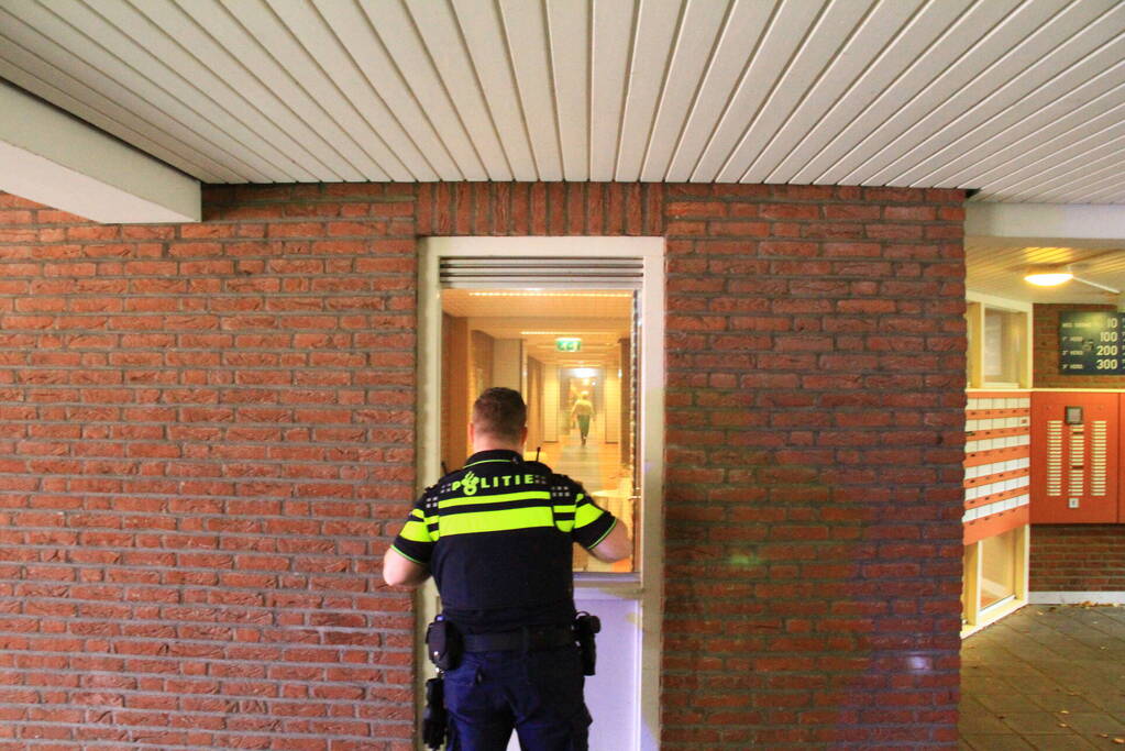 Onderzoek naar mogelijke brand in appartementencomplex