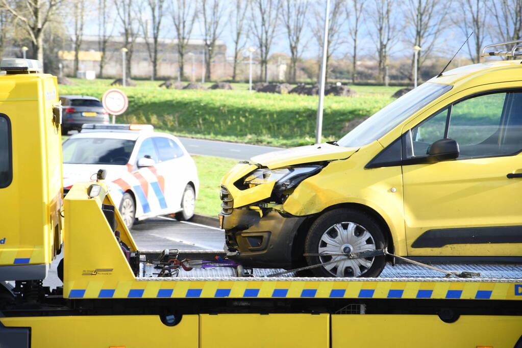 Fikse schade bij botsing tussen porsche en bestelbus
