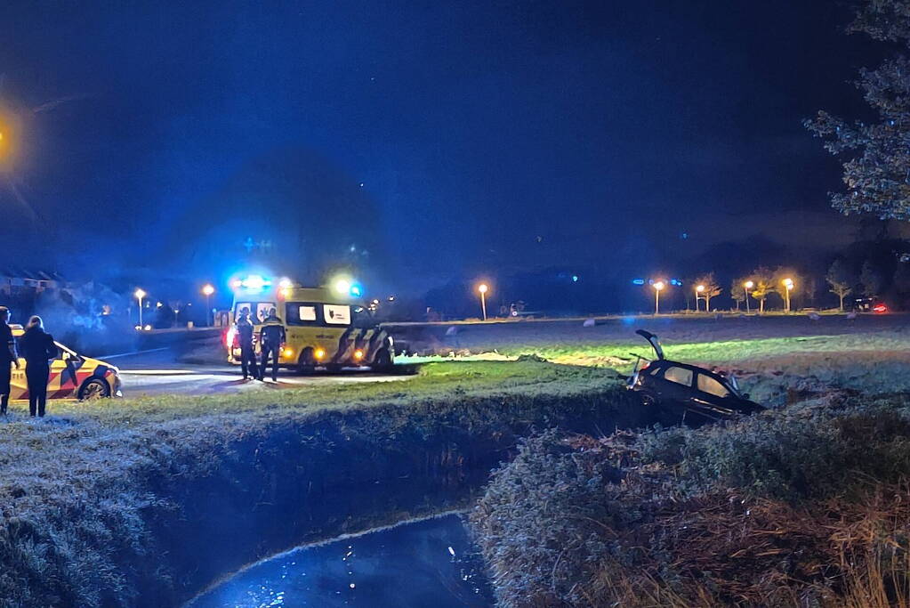 Automobilist belandt in sloot